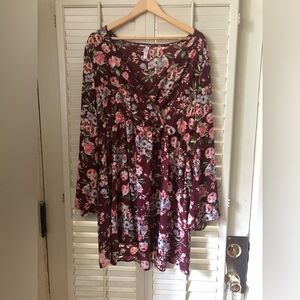 XXL Xhilaration Floral Mini with long sleeves